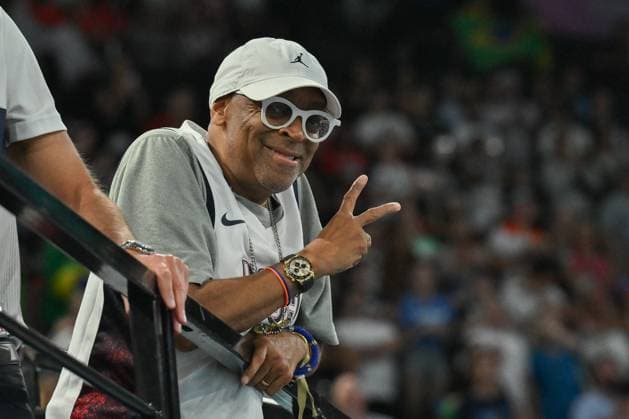 Bilder des Jahres 2024, Entertainment 08 August Bilder des Jahres 2024, Entertainment 07 Juli Entertainment Bilder des Tages Paris 2024 - Celebs Attend Women’s Artistic Gymnastics US film director Spike Lee attends the artistic gymnastics women s team final during the Paris 2024 Summer Olympic Games at the Bercy Arena in Paris, France on July 30, 2024. Photo by Laurent Zabulon ABACAPRESS.COM Paris France  Copyright: xZabulonxLaurent ABACAx