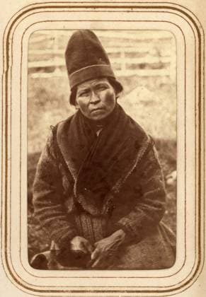 RECORD DATE NOT STATED Portrait of Elsa Nilsdotter L?nta, 35 years old, Sirka s Sami village, 1868. From Lotten von D?ben s photo album with motifs from the ethnological expedition to Lapland led by her husband Gustaf von D?ben in 1868. Copyright:xHeritagexArt HeritagexImagesxLottenxvonxDubenx IMAGO, ! ACHTUNG: AUFNAHMEDATUM GESCHÄTZT!  Copyright:HeritagexArt HeritagexImagesxLottenxvonxDubenx IMAGO