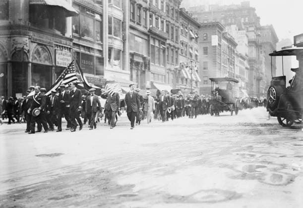 RECORD DATE NOT STATED German Reservists, 4 Aug 1914 (date created or published later). German reserve soldiers marching on Fifth Avenue, New York City, at the beginning of World War I. Copyright:xHeritagexArt HeritagexImagesxBainxNewsxServicex IMAGO, ! ACHTUNG: AUFNAHMEDATUM GESCHÄTZT!  Copyright:HeritagexArt HeritagexImagesxBainxNewsxServicex IMAGO