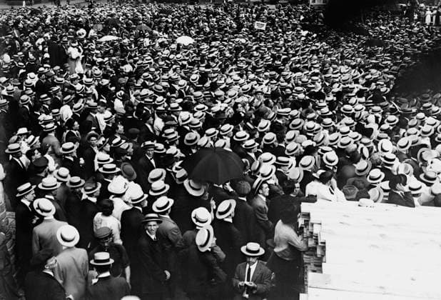 RECORD DATE NOT STATED Anti-War meeting, 1914. A Socialist anti-war rally against World War I in Union Square, New York City. Copyright:xHeritagexArt HeritagexImagesxBainxNewsxServicex IMAGO, ! ACHTUNG: AUFNAHMEDATUM GESCHÄTZT!  Copyright:HeritagexArt HeritagexImagesxBainxNewsxServicex IMAGO