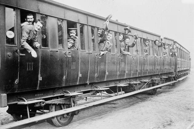 RECORD DATE NOT STATED British troops in France, between c1914 and c1915. British soldiers in a train during World War I, France. Copyright:xHeritagexArt HeritagexImagesxBainxNewsxServicex IMAGO, ! ACHTUNG: AUFNAHMEDATUM GESCHÄTZT!  Copyright:HeritagexArt HeritagexImagesxBainxNewsxServicex IMAGO