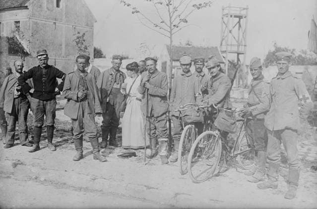RECORD DATE NOT STATED Neufmentier i.e., Chauconin-Neufmontiers , German wounded prisoners, between c1914 and c1915. German prisoners at Chauconin-Neufmontiers, France during World War I. Copyright:xHeritagexArt HeritagexImagesxBainxNewsxServicex IMAGO, ! ACHTUNG: AUFNAHMEDATUM GESCHÄTZT!  Copyright:HeritagexArt HeritagexImagesxBainxNewsxServicex IMAGO