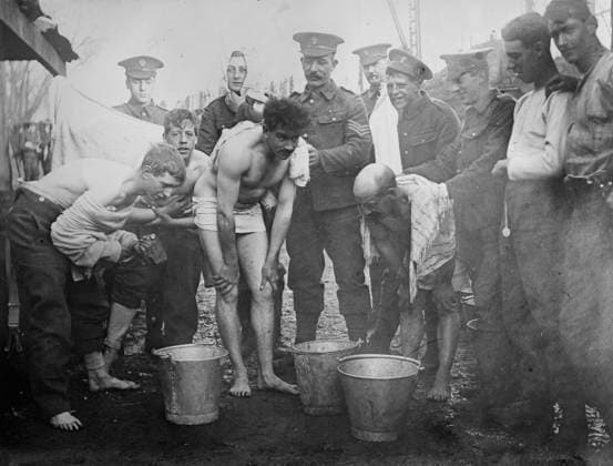 RECORD DATE NOT STATED British at Etaples, Feb. 1915 (date created or published later). British soldier bathing at E?taples, France during World War I. Copyright:xHeritagexArt HeritagexImagesxBainxNewsxServicex IMAGO, ! ACHTUNG: AUFNAHMEDATUM GESCHÄTZT!  Copyright:HeritagexArt HeritagexImagesxBainxNewsxServicex IMAGO
