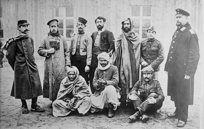 RECORD DATE NOT STATED Prisoners, Zossen, Germ. i.e., Germany , between 1914 and c1915. Prisoners, including Muslims, at Zossen prisoner of war camp, Wu?nsdorf, Zossen, Germany, during World War I. Copyright:xHeritagexArt HeritagexImagesxBainxNewsxServicex IMAGO, ! ACHTUNG: AUFNAHMEDATUM GESCHÄTZT!  Copyright:HeritagexArt HeritagexImagesxBainxNewsxServicex IMAGO