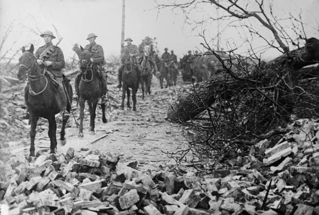 RECORD DATE NOT STATED British Cavalry passing thro wrecked village, 21 Apr 1917. Surrey Yeomanry (Queen Mary s Regiment) troops riding on horseback through the ruined village of Caulaincourt, France during World War I. Copyright:xHeritagexArt HeritagexImagesxBainxNewsxServicex IMAGO, ! ACHTUNG: AUFNAHMEDATUM GESCHÄTZT!  Copyright:HeritagexArt HeritagexImagesxBainxNewsxServicex IMAGO