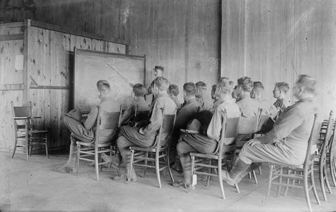 RECORD DATE NOT STATED Lt. Paul Montariol & class, 30 Jul 1917 (date created or published later). Lt. Paul Montariol (1889-1974) of the French flying corps who came to the U.S. in June 1917 to help train American aviators possibly at the Mineola air station, Long Island, New York. Copyright:xHeritagexArt HeritagexImagesxBainxNewsxServicex IMAGO, ! ACHTUNG: AUFNAHMEDATUM GESCHÄTZT!  Copyright:HeritagexArt HeritagexImagesxBainxNewsxServicex IMAGO