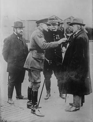 RECORD DATE NOT STATED Thomas, Haig, Joffre, Lloyd George, 12 Sept 1916. Lloyd George, British Minister of Munitions; Gen. Douglas Haig, Commander-in-Chief of the British Army; Gen. Joseph Jacques Ce?saire Joffre, Commander-in-Chief of the French Army; and French Undersecretary for Munitions; at the 14th Army Headquarters, Meute, Somme, France, Sept. 12, 1916 during World War I. Copyright:xHeritagexArt HeritagexImagesxBainxNewsxServicex IMAGO, ! ACHTUNG: AUFNAHMEDATUM GESCHÄTZT!  Copyright:HeritagexArt HeritagexImagesxBainxNewsxServicex IMAGO