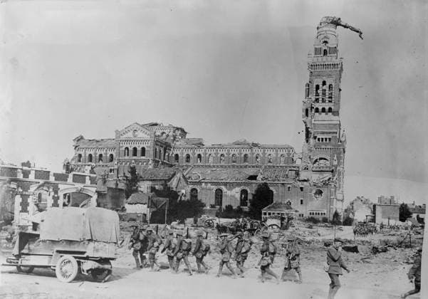 RECORD DATE NOT STATED Albert Church & falling Madonna, between c1915 and 1918. The Basilica of Notre-Dame de Brebie res, Albert, Sommes, France after the sculpture of Mary and Jesus at the top of the tower was hit by a shell on Jan. 15, 1915, and before it fell in April 1918, during World War I. Copyright:xHeritagexArt HeritagexImagesxBainxNewsxServicex IMAGO, ! ACHTUNG: AUFNAHMEDATUM GESCHÄTZT!  Copyright:HeritagexArt HeritagexImagesxBainxNewsxServicex IMAGO