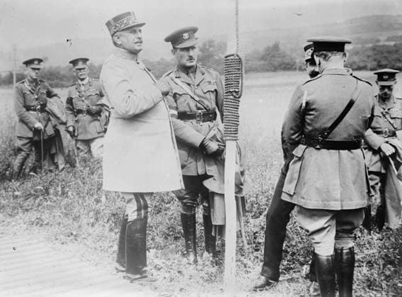RECORD DATE NOT STATED British & French officers in conference, 5 Aug 1917. General Pelletier de Worllemont of the French Army and Prince Arthur of Connaught at the First Army commemoration service marking the fourth year of World War I, at Ranchicourt, Pas-de-Calais, August 5, 1917. Copyright:xHeritagexArt HeritagexImagesxBainxNewsxServicex IMAGO, ! ACHTUNG: AUFNAHMEDATUM GESCHÄTZT!  Copyright:HeritagexArt HeritagexImagesxBainxNewsxServicex IMAGO