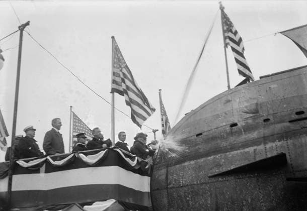 RECORD DATE NOT STATED Christening U-BUY-A-BOND, 1917. The chistening of the SM UC-5, a German Type UC I minelayer submarine (U-boat) which was captured by the Allies, brought to New York City and renamed U-Buy-a-Bond. The submarine was christened by Mrs. Guy Emerson, wife of the vice president of the National Bank of Commerce and secretary of the Liberty Loan Committee. The submarine took part in the Liberty Loan Parade in New York City on October 25, 1917. Copyright:xHeritagexArt HeritagexImagesxBainxNewsxServicex IMAGO, ! ACHTUNG: AUFNAHMEDATUM GESCHÄTZT!  Copyright:HeritagexArt HeritagexImagesxBainxNewsxServicex IMAGO