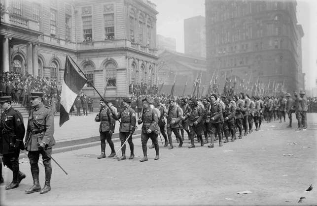 RECORD DATE NOT STATED French chasseurs, 1918. French soldiers in a parade during a visit to New York City during World War I. Copyright:xHeritagexArt HeritagexImagesxBainxNewsxServicex IMAGO, ! ACHTUNG: AUFNAHMEDATUM GESCHÄTZT!  Copyright:HeritagexArt HeritagexImagesxBainxNewsxServicex IMAGO