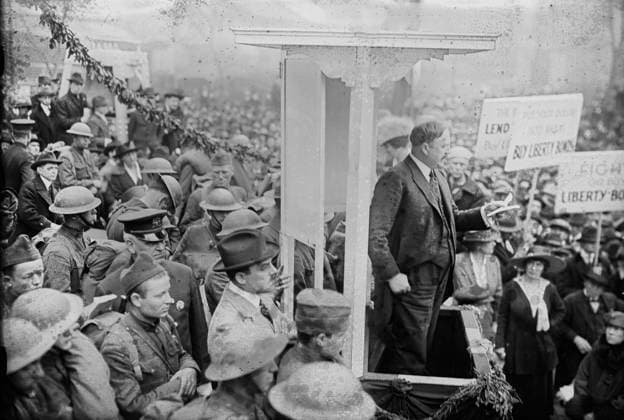 RECORD DATE NOT STATED Mayor Hylan, 1918. New York City s Mayor John Francis Hylan (1868-1936) with World War I veterans (Pershing s Men) who were marching in support of the Liberty Loan drive. Copyright:xHeritagexArt HeritagexImagesxBainxNewsxServicex IMAGO, ! ACHTUNG: AUFNAHMEDATUM GESCHÄTZT!  Copyright:HeritagexArt HeritagexImagesxBainxNewsxServicex IMAGO
