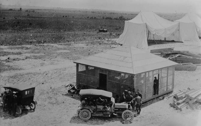 RECORD DATE NOT STATED Rest house for marine aviators, Miami, A rest house for aviators at the Marine Flying Field, Miami, Florida during World War I. Copyright:xHeritagexArt HeritagexImagesxBainxNewsxServicex IMAGO, ! ACHTUNG: AUFNAHMEDATUM GESCHÄTZT!  Copyright:HeritagexArt HeritagexImagesxBainxNewsxServicex IMAGO