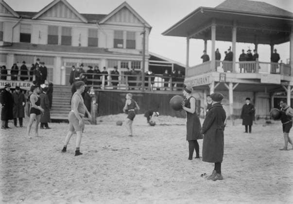 RECORD DATE NOT STATED Coney Isl., 1915. Copyright:xHeritagexArt HeritagexImagesxBainxNewsxServicex IMAGO, ! ACHTUNG: AUFNAHMEDATUM GESCHÄTZT!  Copyright:HeritagexArt HeritagexImagesxBainxNewsxServicex IMAGO