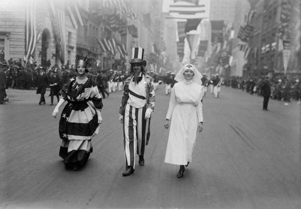 RECORD DATE NOT STATED Parade, 12 Oct 1918 (date created or published later). Women marching in a Liberty Loan parade during World War I. Copyright:xHeritagexArt HeritagexImagesxBainxNewsxServicex IMAGO, ! ACHTUNG: AUFNAHMEDATUM GESCHÄTZT!  Copyright:HeritagexArt HeritagexImagesxBainxNewsxServicex IMAGO