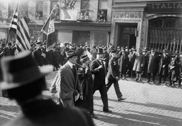 RECORD DATE NOT STATED Peace Hurrah, 11 Nov 1918 (date created or published later). Parade and crowds in streets in New York City after the Armistice of November 11, 1918 which ended World War I in western Europe. Copyright:xHeritagexArt HeritagexImagesxBainxNewsxServicex IMAGO, ! ACHTUNG: AUFNAHMEDATUM GESCHÄTZT!  Copyright:HeritagexArt HeritagexImagesxBainxNewsxServicex IMAGO