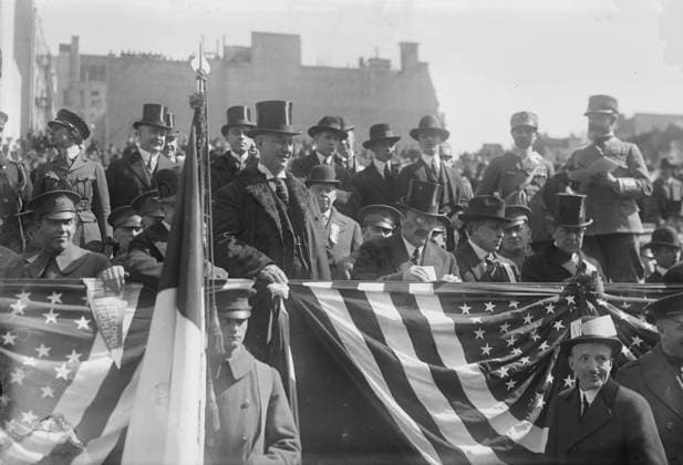RECORD DATE NOT STATED Gov. Smith reviews 27th, Mar 1918. Governor Alfred Emanuel Smith (1873-1944) of New York, reviewing a parade for the soldiers of the U.S. Army 27th Division in New York City after World War I. Copyright:xHeritagexArt HeritagexImagesxBainxNewsxServicex IMAGO, ! ACHTUNG: AUFNAHMEDATUM GESCHÄTZT!  Copyright:HeritagexArt HeritagexImagesxBainxNewsxServicex IMAGO