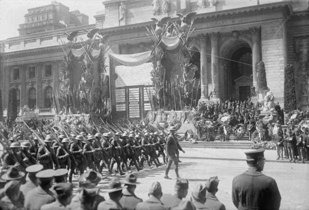 RECORD DATE NOT STATED 27th Division, Mar 1918. Parade for the soldiers of the U.S. Army 27th Division in New York City after World War I, passing the New York Public Library. Copyright:xHeritagexArt HeritagexImagesxBainxNewsxServicex IMAGO, ! ACHTUNG: AUFNAHMEDATUM GESCHÄTZT!  Copyright:HeritagexArt HeritagexImagesxBainxNewsxServicex IMAGO