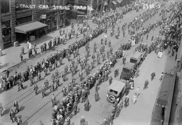 RECORD DATE NOT STATED Street car strike parade, 1916. Shows the car strike parade that took place on September 14, 1916, New York City. Copyright:xHeritagexArt HeritagexImagesxBainxNewsxServicex IMAGO, ! ACHTUNG: AUFNAHMEDATUM GESCHÄTZT!  Copyright:HeritagexArt HeritagexImagesxBainxNewsxServicex IMAGO
