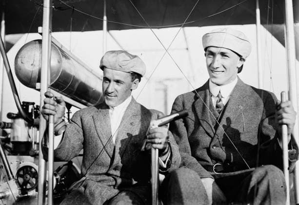 RECORD DATE NOT STATED Al Welsh and G.W. Beatty, 1911. Shows aviators Arthur L. AlWelsh (1881-1912) and George William Beatty (1887-1955) probably when Welsh was training Beatty at the Wright Flying School on Long Island in 1911. Copyright:xHeritagexArt HeritagexImagesxBainxNewsxServicex IMAGO, ! ACHTUNG: AUFNAHMEDATUM GESCHÄTZT!  Copyright:HeritagexArt HeritagexImagesxBainxNewsxServicex IMAGO