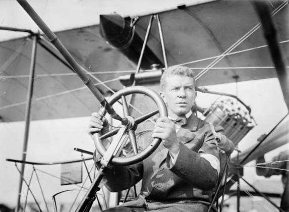 RECORD DATE NOT STATED Lieut. Ellis (i.e., Ellyson), between c1910 and c1915. Shows naval aviator Lieutenant Theodore Gordon Ellyson (1885- 1928). Copyright:xHeritagexArt HeritagexImagesxBainxNewsxServicex IMAGO, ! ACHTUNG: AUFNAHMEDATUM GESCHÄTZT!  Copyright:HeritagexArt HeritagexImagesxBainxNewsxServicex IMAGO