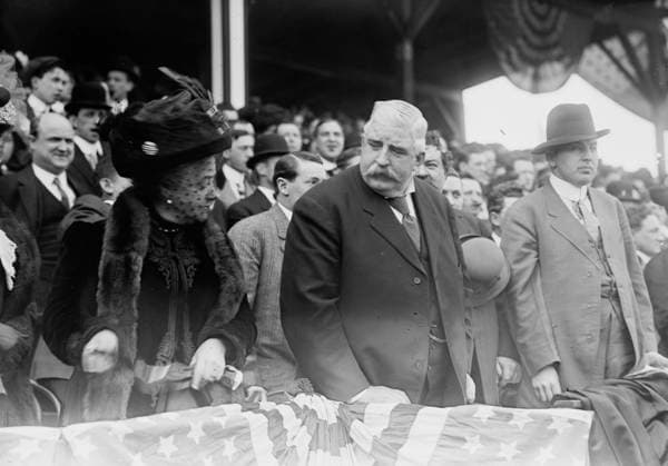 RECORD DATE NOT STATED Former Police Chief Devery opening American League Park, 1910. Copyright:xHeritagexArt HeritagexImagesxBainxNewsxServicex IMAGO, ! ACHTUNG: AUFNAHMEDATUM GESCHÄTZT!  Copyright:HeritagexArt HeritagexImagesxBainxNewsxServicex IMAGO