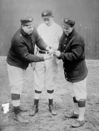 RECORD DATE NOT STATED Washburn with Rube Marquard & Mike Donlin, New York, NL (baseball), 1911. Copyright:xHeritagexArt HeritagexImagesxBainxNewsxServicex IMAGO, ! ACHTUNG: AUFNAHMEDATUM GESCHÄTZT!  Copyright:HeritagexArt HeritagexImagesxBainxNewsxServicex IMAGO