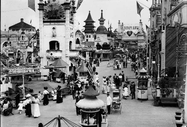 RECORD DATE NOT STATED Coney Island, in Luna Park, between c1910 and c1915. Copyright:xHeritagexArt HeritagexImagesxBainxNewsxServicex IMAGO, ! ACHTUNG: AUFNAHMEDATUM GESCHÄTZT!  Copyright:HeritagexArt HeritagexImagesxBainxNewsxServicex IMAGO