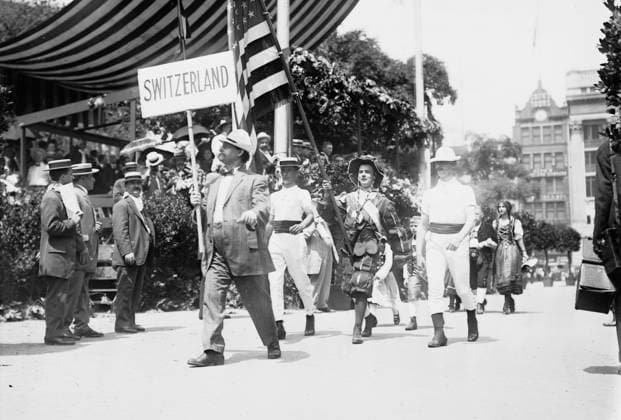 RECORD DATE NOT STATED Swiss in N.Y. 4th of July Parade, between c1910 and c1915. Copyright:xHeritagexArt HeritagexImagesxBainxNewsxServicex IMAGO, ! ACHTUNG: AUFNAHMEDATUM GESCHÄTZT!  Copyright:HeritagexArt HeritagexImagesxBainxNewsxServicex IMAGO