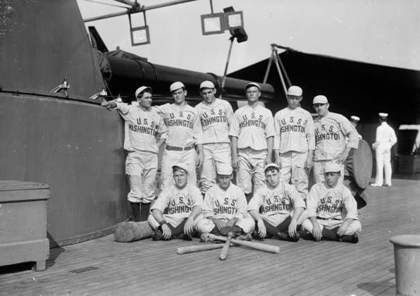 RECORD DATE NOT STATED Baseball team on ship named WASHINGTON (baseball), c1911. Shows the armored cruiser USS Washington ACR-11, later USS Seattle. Copyright:xHeritagexArt HeritagexImagesxBainxNewsxServicex IMAGO, ! ACHTUNG: AUFNAHMEDATUM GESCHÄTZT!  Copyright:HeritagexArt HeritagexImagesxBainxNewsxServicex IMAGO