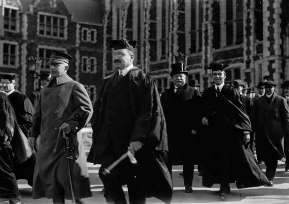 RECORD DATE NOT STATED Taft and Dr. Finley, 1912. Shows President William H. Taft and City College president Dr. John H. Finley outside City College, New York City, where a reception was held to honor Dr. Alexis Carrel for his Nobel Prize in medicine. Copyright:xHeritagexArt HeritagexImagesxBainxNewsxServicex IMAGO, ! ACHTUNG: AUFNAHMEDATUM GESCHÄTZT!  Copyright:HeritagexArt HeritagexImagesxBainxNewsxServicex IMAGO