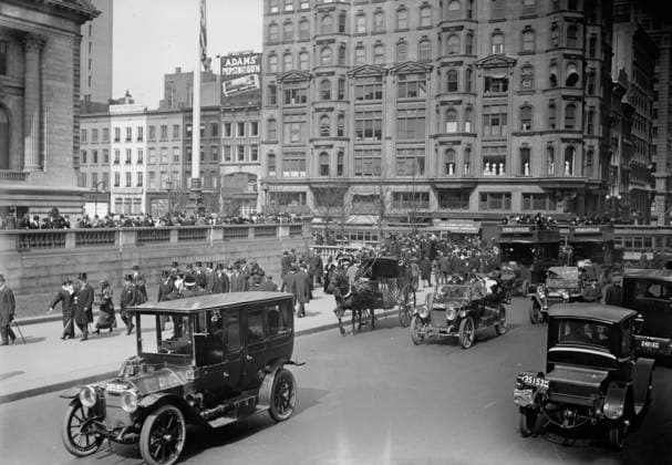 RECORD DATE NOT STATED 5th Ave., Easter, 13, 1913. Shows Fifth Avenue, New York City on Easter day, March 23, 1913. Copyright:xHeritagexArt HeritagexImagesxBainxNewsxServicex IMAGO, ! ACHTUNG: AUFNAHMEDATUM GESCHÄTZT!  Copyright:HeritagexArt HeritagexImagesxBainxNewsxServicex IMAGO