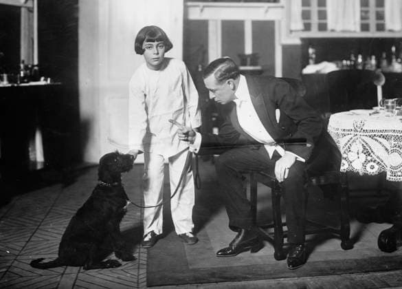 RECORD DATE NOT STATED Willie Collier and son, between c1910 and c1915. Copyright:xHeritagexArt HeritagexImagesxBainxNewsxServicex IMAGO, ! ACHTUNG: AUFNAHMEDATUM GESCHÄTZT!  Copyright:HeritagexArt HeritagexImagesxBainxNewsxServicex IMAGO