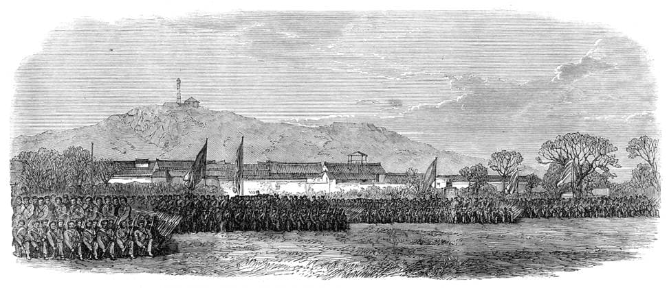 RECORD DATE NOT STATED The Taeping Rebellion in China: troops of the Quinsan Garrison, under Major Gordon, forming square, 1864. Engraving from a photograph, ...illustrative of the capture of the Chinese town of Soo-Chow by the Imperialist troops, under Major Gordon; and the subsequent destruction of the Taeping or rebel leaders...By the exertions of Major Gordon, an officer of the Royal Engineers, a small but well-organised force of native troops has been collected and trained with European discipline, its head-quarters being in the town of Quinsan...Here we see a body of these Chinese regular infantry going through their evolutions and preparing to form a square. The garrison...musters about 3000. Beyond their barracks...rises a singularly-shaped hill, above 6  Copyright:ThexPrintxCollector HeritagexImagesxUnknownx IMAGO