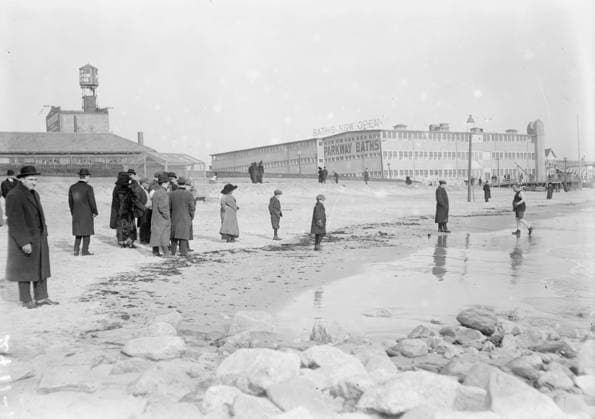 RECORD DATE NOT STATED Winter Bathing, N.Y., Dec. 1912. Copyright:xHeritagexArt HeritagexImagesxBainxNewsxServicex IMAGO, ! ACHTUNG: AUFNAHMEDATUM GESCHÄTZT!  Copyright:HeritagexArt HeritagexImagesxBainxNewsxServicex IMAGO