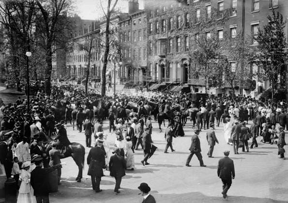 RECORD DATE NOT STATED N.Y.C. - Assembling of suffrage paraders, between c1910 and c1915. Copyright:xHeritagexArt HeritagexImagesxBainxNewsxServicex IMAGO, ! ACHTUNG: AUFNAHMEDATUM GESCHÄTZT!  Copyright:HeritagexArt HeritagexImagesxBainxNewsxServicex IMAGO
