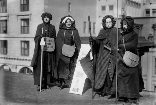 RECORD DATE NOT STATED Washington hikers, 1913. Shows suffrage hikers who took part in the suffrage hike from New York City to Washington, D.C. which joined the March 3, 1913 National American Woman Suffrage Association parade. Copyright:xHeritagexArt HeritagexImagesxBainxNewsxServicex IMAGO, ! ACHTUNG: AUFNAHMEDATUM GESCHÄTZT!  Copyright:HeritagexArt HeritagexImagesxBainxNewsxServicex IMAGO