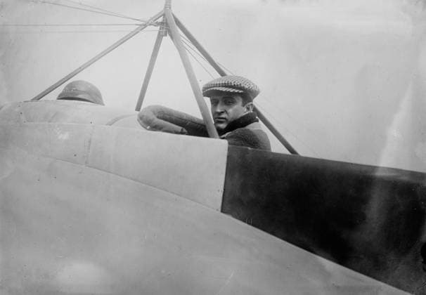 RECORD DATE NOT STATED A. Bielovucci i.e. Bielovucic , between c1910 and c1915. Shows Juan Bielovucic Cavalie (1889-1949) an aviator of Croatian ancestry, born in Peru. Copyright:xHeritagexArt HeritagexImagesxBainxNewsxService GeorgexGrahamxBainx IMAGO, ! ACHTUNG: AUFNAHMEDATUM GESCHÄTZT!  Copyright:HeritagexArt HeritagexImagesxBainxNewsxService GeorgexGrahamxBainx IMAGO