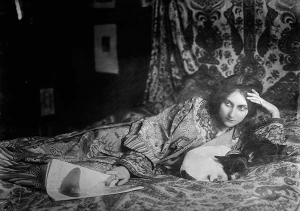 RECORD DATE NOT STATED Napierkowska, between c1910 and c1915. Shows French actress, dancer, and silent film star Stacia Napierkowska (1891-1945). Copyright:xHeritagexArt HeritagexImagesxBainxNewsxServicex IMAGO, ! ACHTUNG: AUFNAHMEDATUM GESCHÄTZT!  Copyright:HeritagexArt HeritagexImagesxBainxNewsxServicex IMAGO