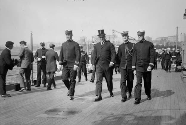 RECORD DATE NOT STATED Cmdr. Waldo, R. Adm. Chas. Conard?, Lt. Cmdr. Halligan, and Lt. Cmdr. Sexton, between c1910 and c1915. Copyright:xHeritagexArt HeritagexImagesxBainxNewsxServicex IMAGO, ! ACHTUNG: AUFNAHMEDATUM GESCHÄTZT!  Copyright:HeritagexArt HeritagexImagesxBainxNewsxServicex IMAGO
