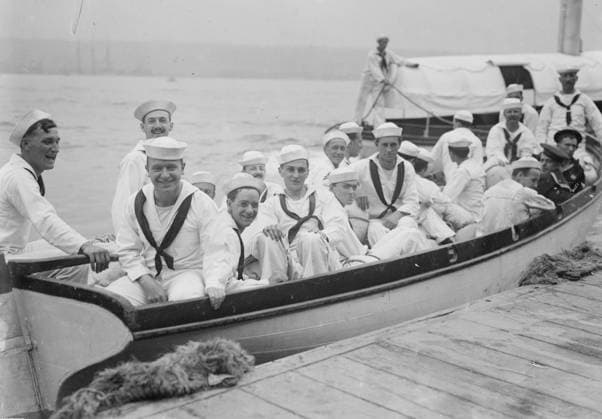 RECORD DATE NOT STATED Naval Militia ready to embark, between c1910 and c1915. Copyright:xHeritagexArt HeritagexImagesxBainxNewsxServicex IMAGO, ! ACHTUNG: AUFNAHMEDATUM GESCHÄTZT!  Copyright:HeritagexArt HeritagexImagesxBainxNewsxServicex IMAGO