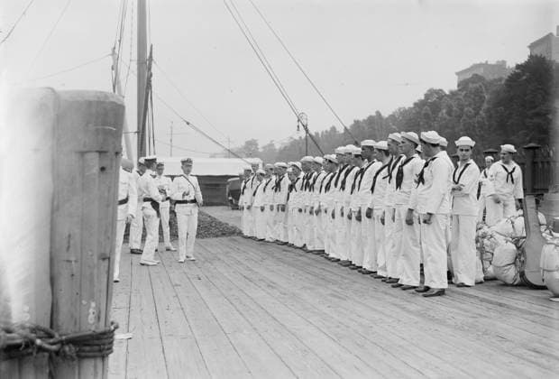 RECORD DATE NOT STATED Roll Call - Naval Militia, between c1910 and c1915. Copyright:xHeritagexArt HeritagexImagesxBainxNewsxServicex IMAGO, ! ACHTUNG: AUFNAHMEDATUM GESCHÄTZT!  Copyright:HeritagexArt HeritagexImagesxBainxNewsxServicex IMAGO