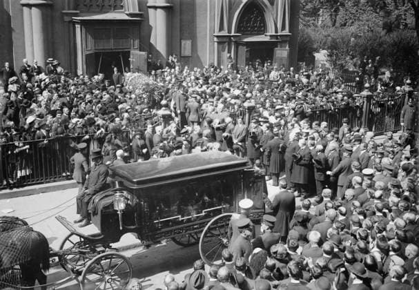 RECORD DATE NOT STATED Gaynor funeral, 1913. Shows funeral of William Jay Gaynor (1849-1913), Mayor of New York City. Copyright:xHeritagexArt HeritagexImagesxBainxNewsxServicex IMAGO, ! ACHTUNG: AUFNAHMEDATUM GESCHÄTZT!  Copyright:HeritagexArt HeritagexImagesxBainxNewsxServicex IMAGO