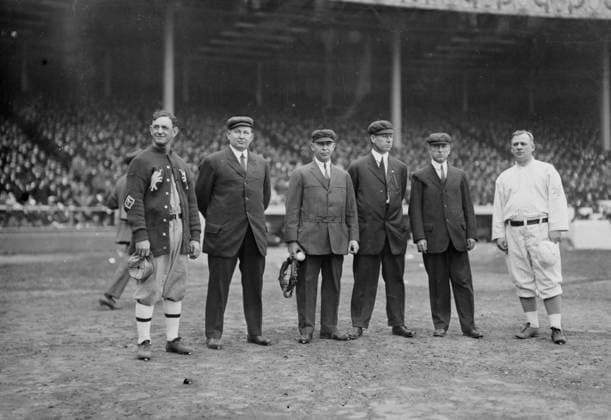 RECORD DATE NOT STATED Umpires, World Series, 13, 1913. Shows managers and umpires before Game One of the 1913 World Series on October 7 at the Polo Grounds in New York City. From left to right: Danny Murphy, Philadelphia Athletics team captain; Cy Rigler, left-field umpire; Bill Klem, home plate; John Joseph (Rip) Egan, infield; Tom Connolly, right field; and John McGraw, manager of the New York Giants. Copyright:xHeritagexArt HeritagexImagesxBainxNewsxServicex IMAGO, ! ACHTUNG: AUFNAHMEDATUM GESCHÄTZT!  Copyright:HeritagexArt HeritagexImagesxBainxNewsxServicex IMAGO