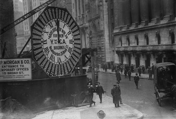 RECORD DATE NOT STATED Y.W.C.A. Clock, between c1910 and c1915. Copyright:xHeritagexArt HeritagexImagesxBainxNewsxServicex IMAGO, ! ACHTUNG: AUFNAHMEDATUM GESCHÄTZT!  Copyright:HeritagexArt HeritagexImagesxBainxNewsxServicex IMAGO