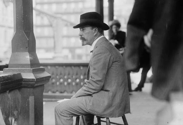 RECORD DATE NOT STATED Linc. Steffens, 1914. Shows American journalist, lecturer and political philosopher Lincoln Steffens (1866-1936), in Union Square, New York City. Copyright:xHeritagexArt HeritagexImagesxBainxNewsxServicex IMAGO, ! ACHTUNG: AUFNAHMEDATUM GESCHÄTZT!  Copyright:HeritagexArt HeritagexImagesxBainxNewsxServicex IMAGO