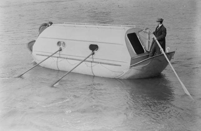 RECORD DATE NOT STATED Lundin Life Boat, between c1910 and c1915. Shows metal lifeboats designed by Andreas Petrus (Andrew Peter) Lundin (1869-1929), of New York for the Welin Marine Equipment Company. Copyright:xHeritagexArt HeritagexImagesxBainxNewsxServicex IMAGO, ! ACHTUNG: AUFNAHMEDATUM GESCHÄTZT!  Copyright:HeritagexArt HeritagexImagesxBainxNewsxServicex IMAGO
