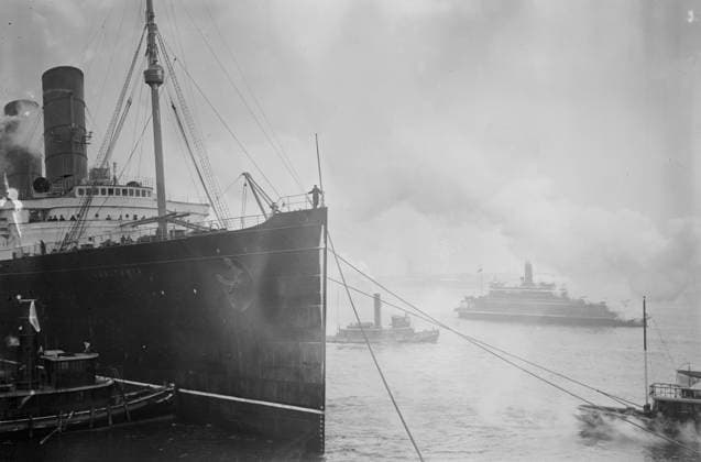 RECORD DATE NOT STATED LUSITANIA -- Ship with fans, 1914. Copyright:xHeritagexArt HeritagexImagesxBainxNewsxServicex IMAGO, ! ACHTUNG: AUFNAHMEDATUM GESCHÄTZT!  Copyright:HeritagexArt HeritagexImagesxBainxNewsxServicex IMAGO