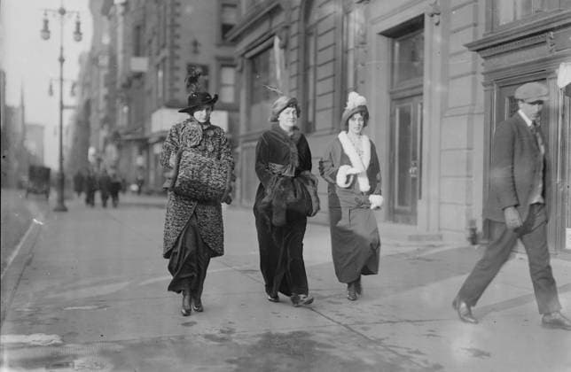 RECORD DATE NOT STATED Sunday, 5th Ave., between c1910 and c1915. Copyright:xHeritagexArt HeritagexImagesxBainxNewsxServicex IMAGO, ! ACHTUNG: AUFNAHMEDATUM GESCHÄTZT!  Copyright:HeritagexArt HeritagexImagesxBainxNewsxServicex IMAGO