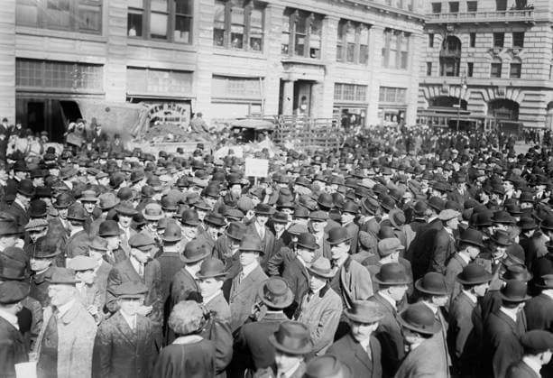 RECORD DATE NOT STATED I.W.W. Meeting, Union Sq., 1914. Shows crowd at IWW (Industrial Workers of the World) rally in Union Square, New York City on April 11, 1914. Copyright:xHeritagexArt HeritagexImagesxBainxNewsxServicex IMAGO, ! ACHTUNG: AUFNAHMEDATUM GESCHÄTZT!  Copyright:HeritagexArt HeritagexImagesxBainxNewsxServicex IMAGO